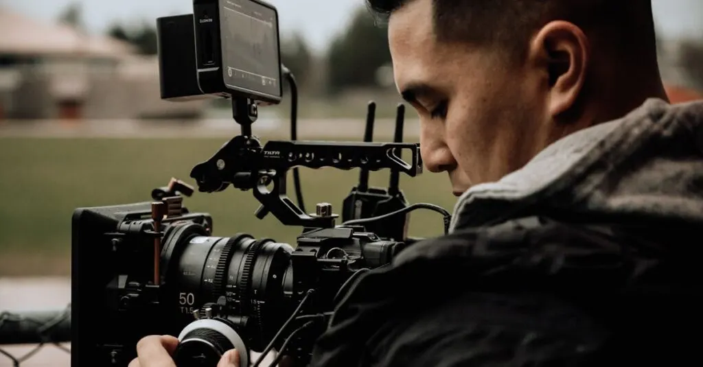 découvrez l'univers d'un filmmaker passionné, créateur d'histoires visuelles uniques et captivantes à travers des films innovants et inspirants.