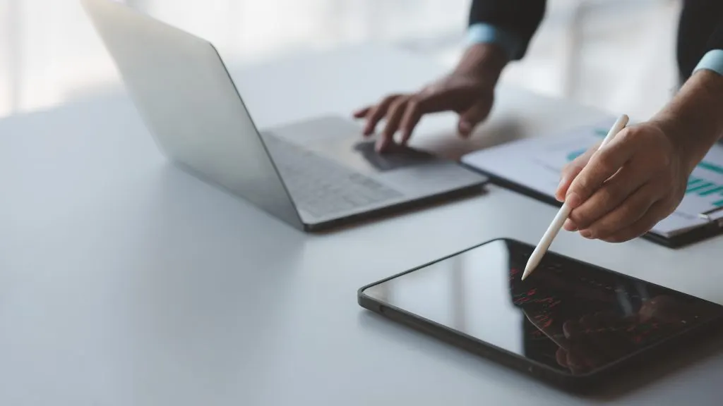 Différence entre les actifs « risk-on » et « risk-off » : une analyse sur Waxoo.fr.