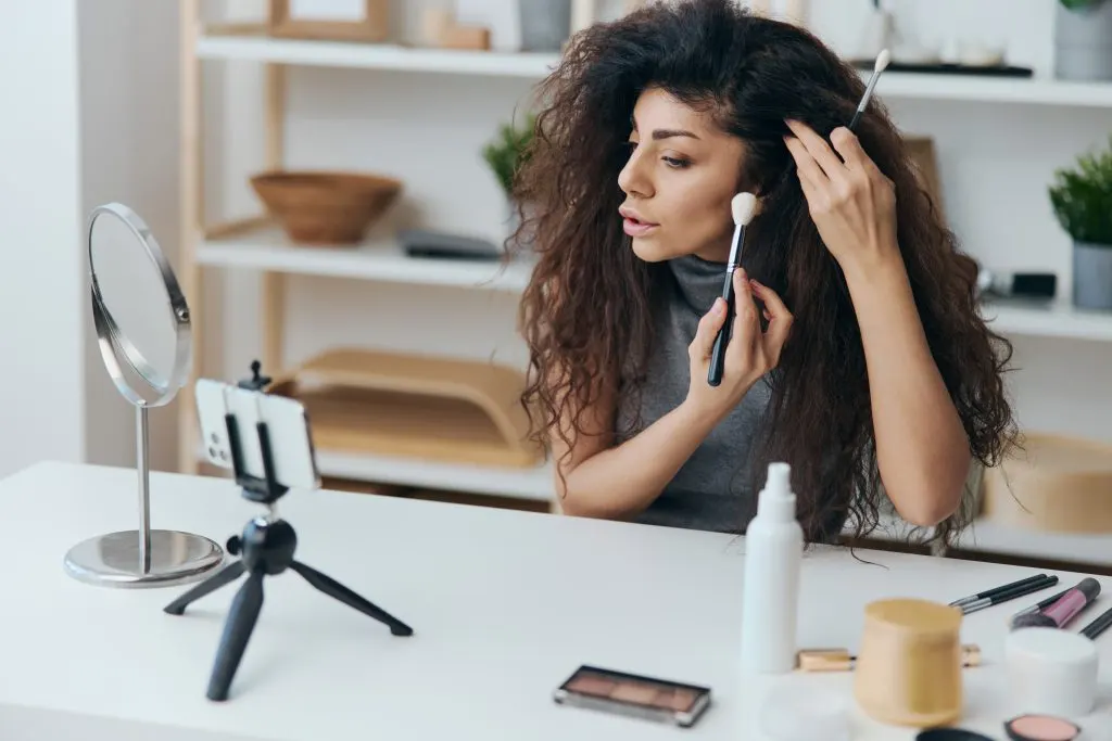 Créer une chaîne YouTube lucrative en 2019 : guide Waxoo