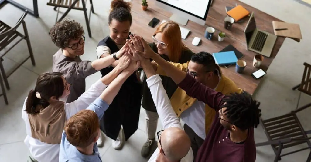découvrez comment établir des partenariats solides et durables pour booster votre entreprise. explorez nos conseils stratégiques et astuces pratiques pour créer des collaborations fructueuses.