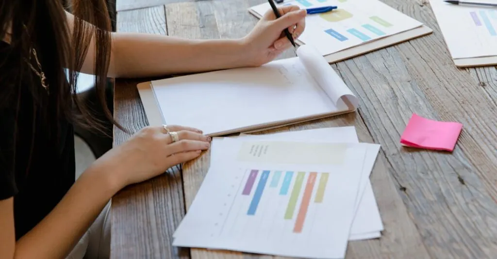 découvrez l'art de rédiger des rapports de police efficaces et précis. apprenez les techniques essentielles pour documenter les faits, recueillir des témoignages et assurer la clarté et la cohérence des informations. idéal pour les professionnels de la sécurité et les étudiants en criminologie.