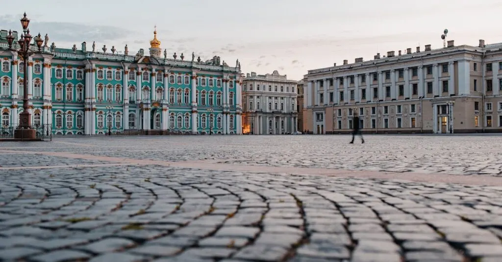 découvrez l'élégance du golden dome, un chef-d'œuvre architectural qui illumine le paysage avec son éclat doré. explorez son histoire fascinante, son design impressionnant et son rôle emblématique dans la culture locale. un incontournable pour tous les amateurs d'architecture et de beauté.