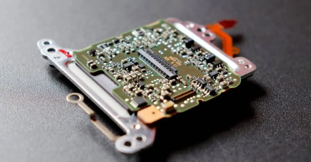 découvrez l'univers des semi-conducteurs, des composants essentiels à la technologie moderne, des smartphones aux voitures électriques. explorez leur rôle crucial dans l'innovation et la connectivité du futur.