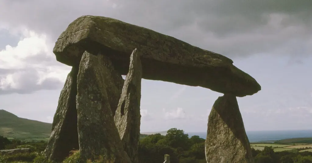 explorez l’archéologie: méthodes, grandes découvertes et actualités de fouilles. voyagez à travers l’histoire des civilisations avec dossiers et images.