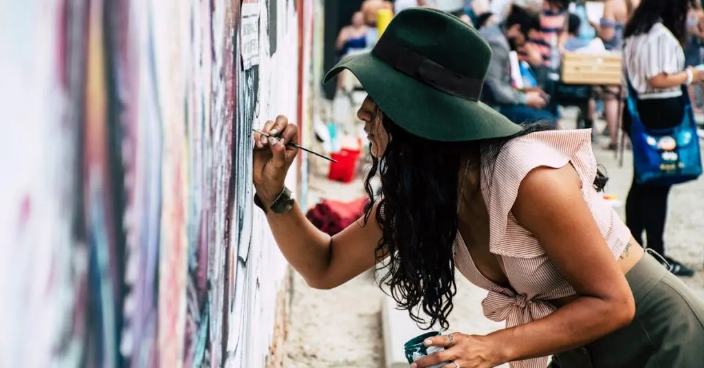 découvrez l'univers fascinant des artistes, leur créativité, leurs œuvres inspirantes et les différentes formes d'expression artistique à travers le monde.