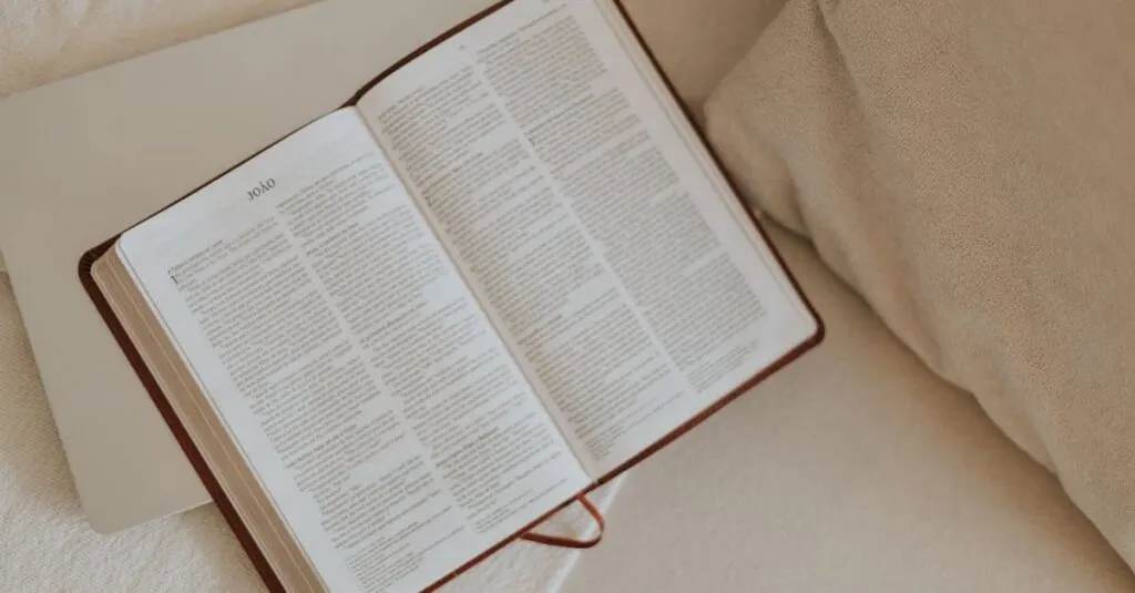 découvrez la signification profonde de la foi, un pilier essentiel qui inspire confiance, espoir et spiritualité dans nos vies quotidiennes.