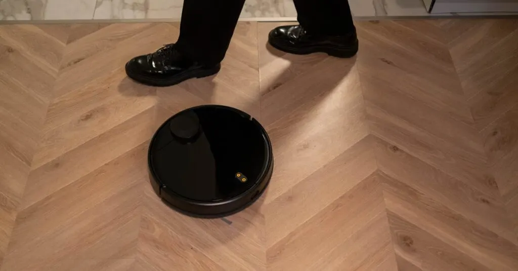 melania trump et un robot accueillent les épouses des dirigeants étrangers lors d'un événement officiel, combinant technologie et protocole diplomatique.