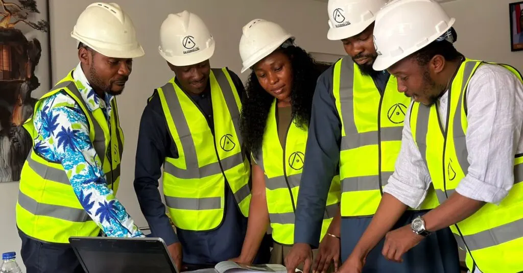 découvrez des ingénieurs expérimentés, experts dans leur domaine, prêts à relever vos défis techniques avec compétence et innovation.