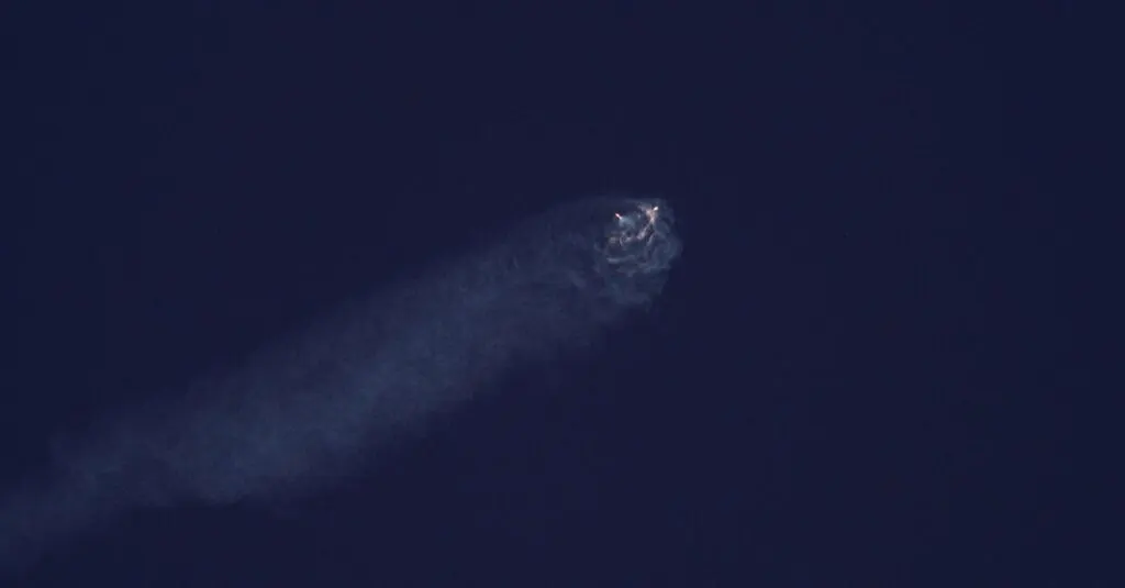 découvrez spacex, l'entreprise pionnière dans le domaine spatial, révolutionnant les voyages interstellaires avec ses fusées réutilisables et ses innovations technologiques.