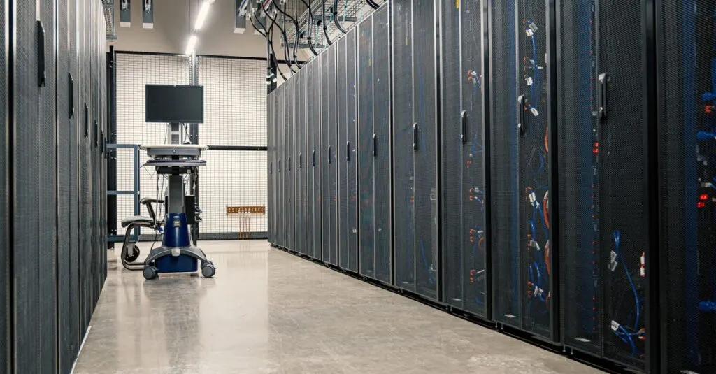 découvrez les fonctions essentielles d'un data center, incluant la gestion des serveurs, le stockage sécurisé des données, la maintenance réseau et la continuité des services informatiques.