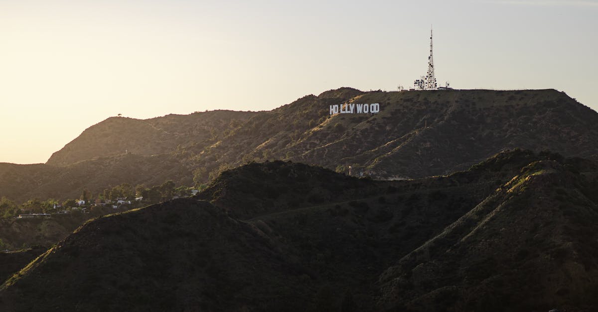 découvrez l'univers fascinant d'hollywood, le berceau du cinéma mondial. plongez dans l'histoire des stars, des films emblématiques et des studios légendaires qui ont marqué l'industrie du divertissement.