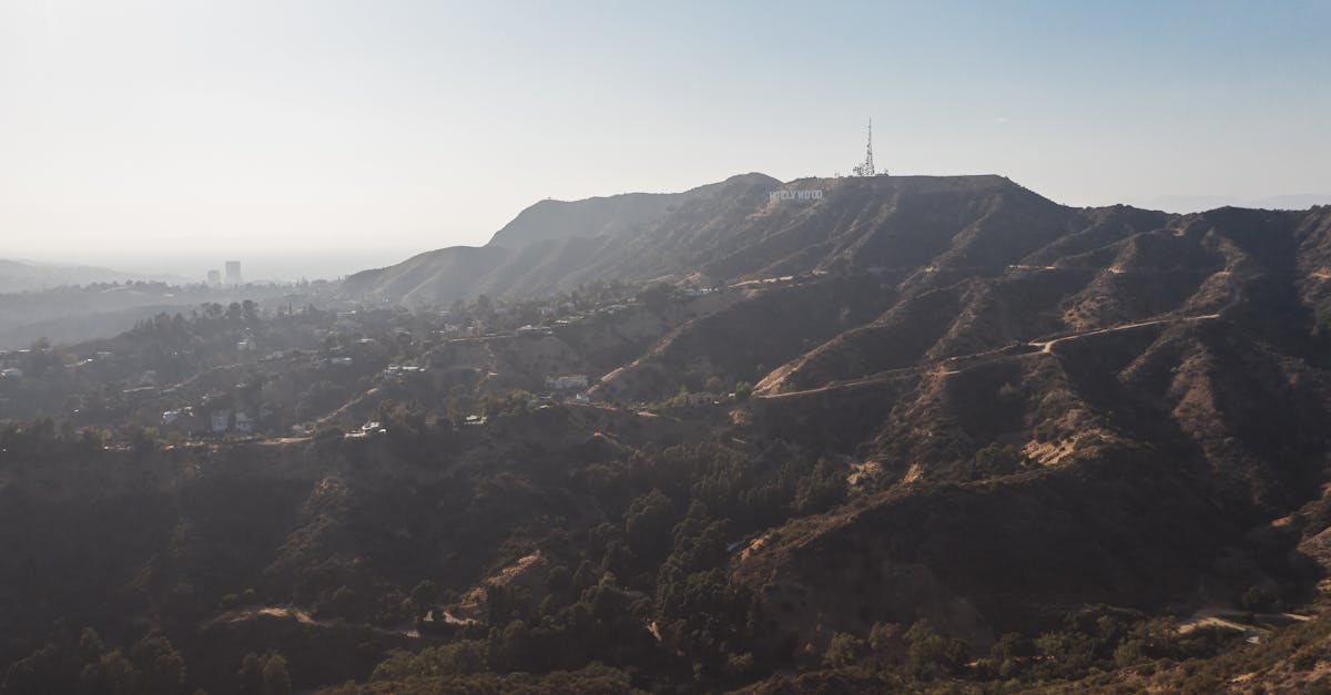 découvrez l'univers fascinant d'hollywood, le cœur de l'industrie cinématographique mondiale. explorez ses emblématiques studios, ses stars légendaires et son influence culturelle à travers le monde. plongez dans l'histoire du septième art et laissez-vous envoûter par la magie du cinéma à los angeles.