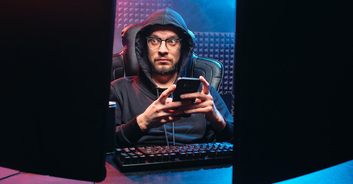 un musicien de caroline du nord a été arrêté pour son implication dans une arnaque utilisant l'intelligence artificielle. découvrez les détails de cette affaire intrigante qui soulève des questions sur la sécurité et la légalité dans l'industrie musicale.