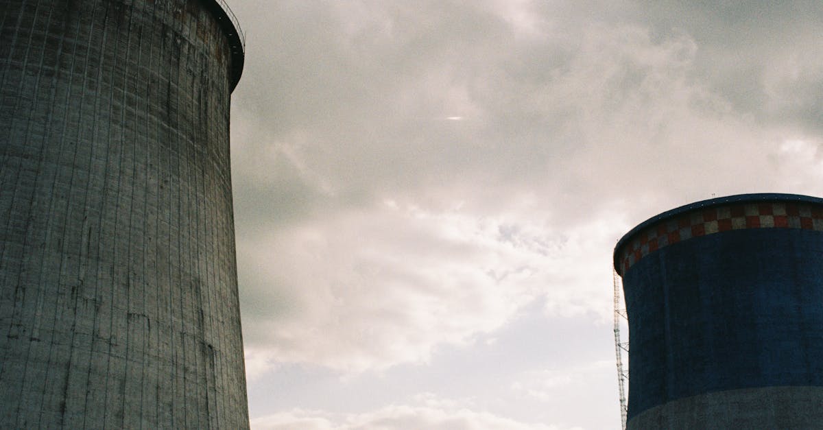 découvrez l'énergie nucléaire, une source d'énergie puissante et durable, essentielle pour répondre aux défis énergétiques mondiaux. explorez ses avantages, ses technologies et son rôle dans la transition vers une consommation énergétique plus verte.