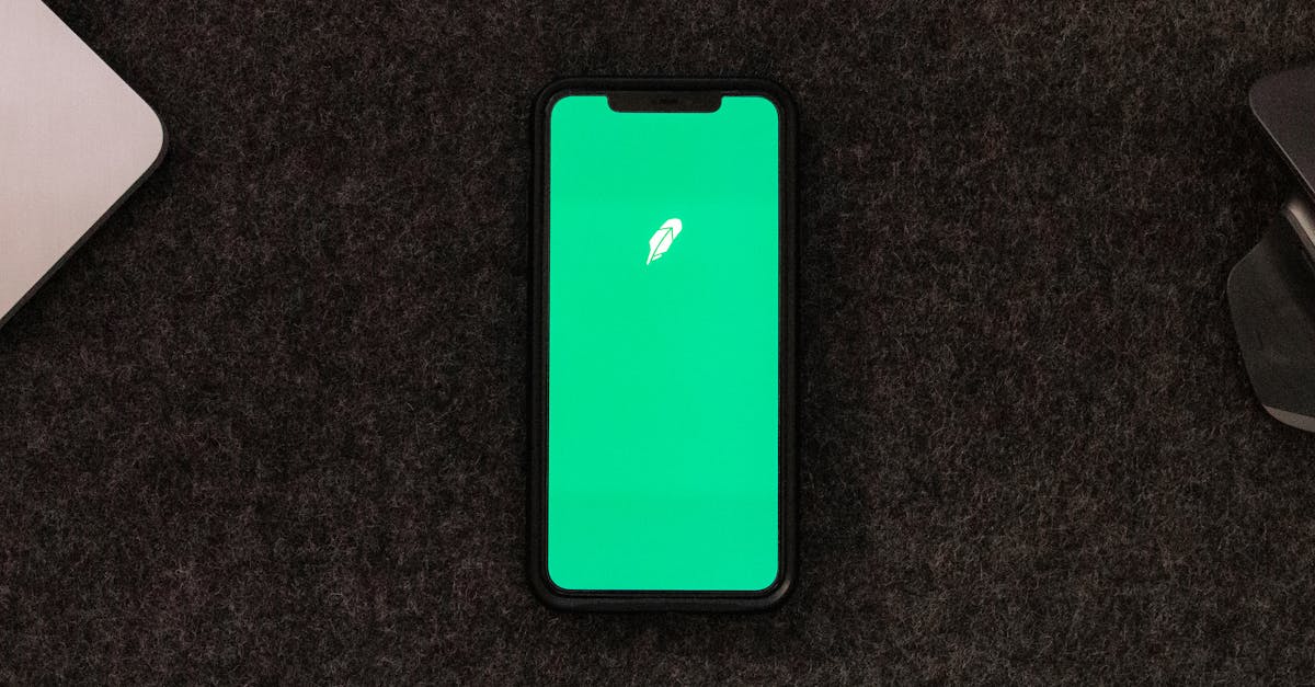 découvrez l'univers des etf (exchange traded funds) : des fonds d'investissement négociés en bourse qui offrent une diversification simple et efficace, tout en permettant de profiter des performances des marchés. apprenez comment investir intelligemment dans ces instruments financiers et optimiser votre portefeuille.