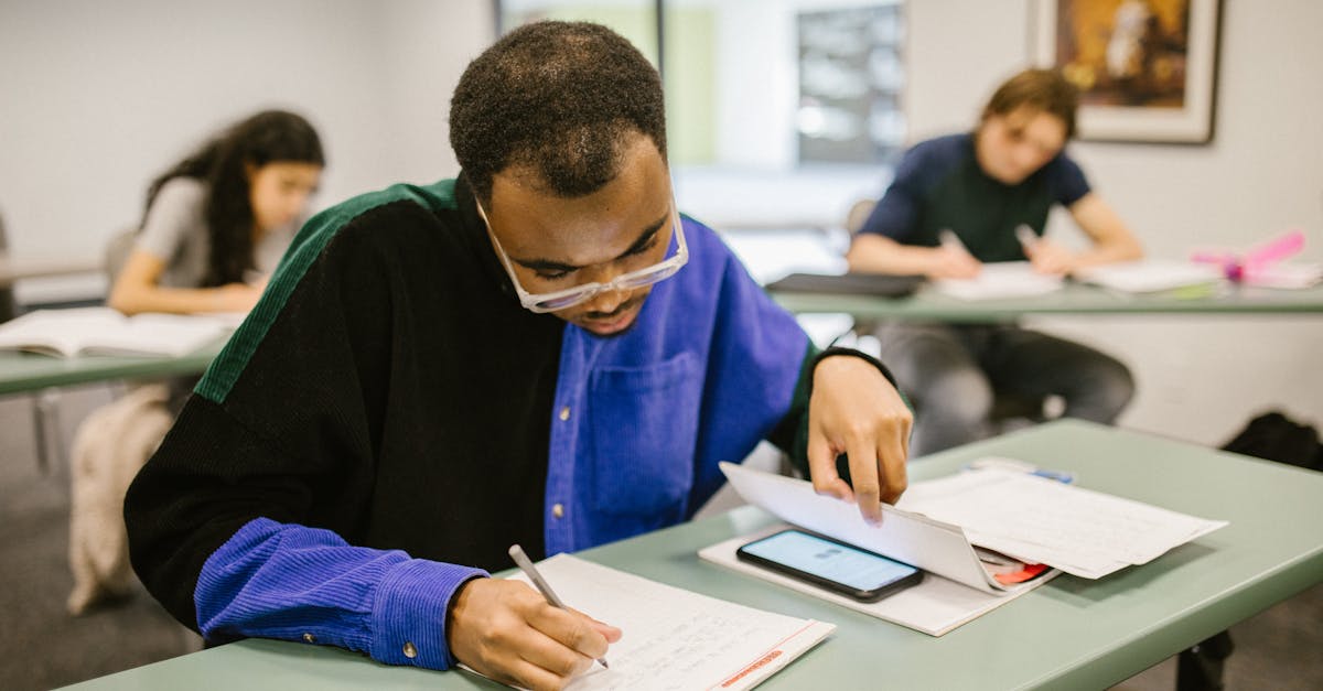 découvrez les différentes formes de tricherie, leurs impacts et les moyens de les reconnaître, que ce soit dans les relations, les jeux ou le milieu professionnel.