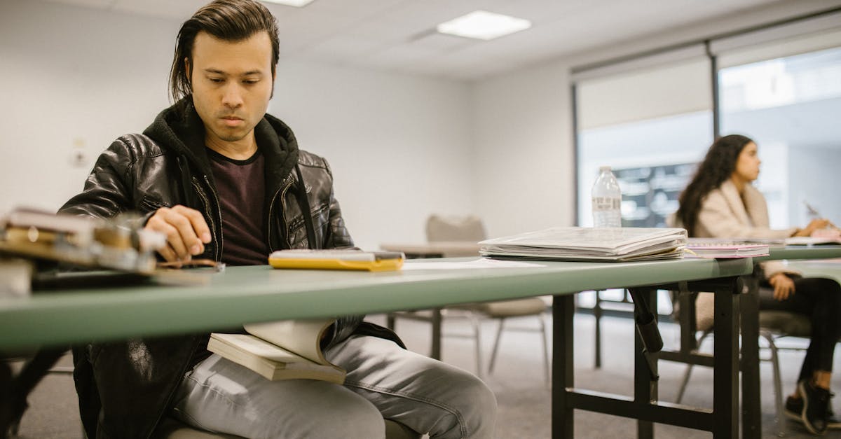 découvrez ce qu'est le cheating, ses différentes formes, ses conséquences et comment l'éviter, que ce soit dans les relations amoureuses, les jeux ou les examens.