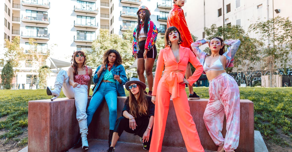 approche intégrée pour modéliser simultanément les dynamiques cérébrales et comportementales, offrant des insights approfondis sur leurs interactions complexes.