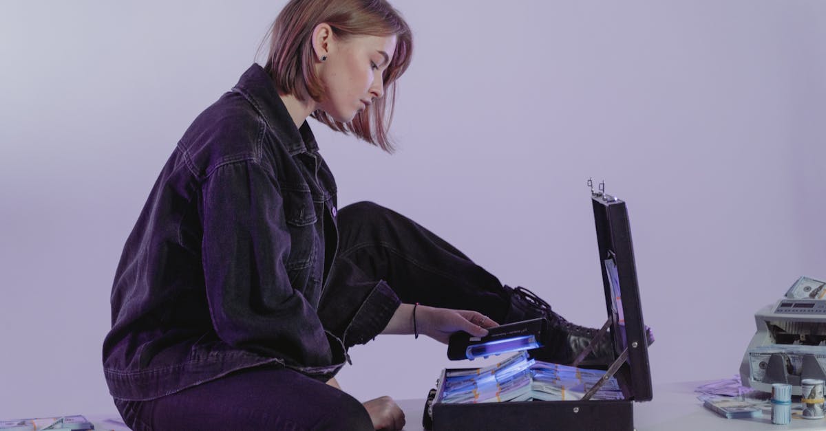 découvrez comment l'intelligence artificielle révolutionne la détection et la prévention de la fraude grâce à des technologies avancées et des analyses prédictives.