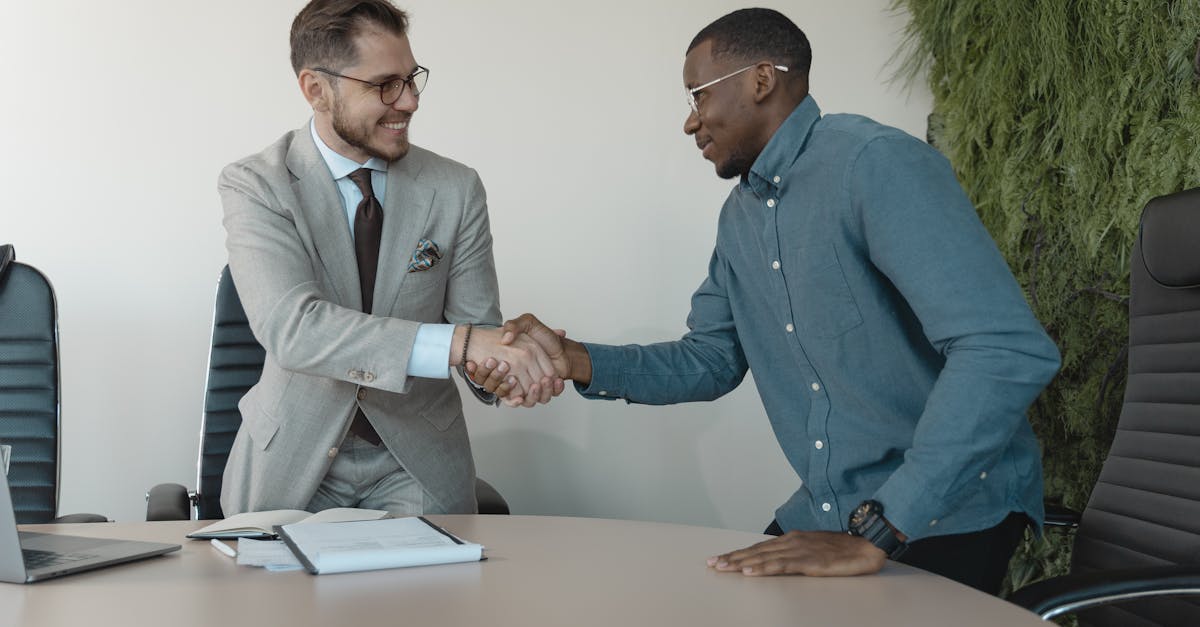 découvrez les dernières négociations de la wga, leurs enjeux et impacts sur l'industrie du divertissement.