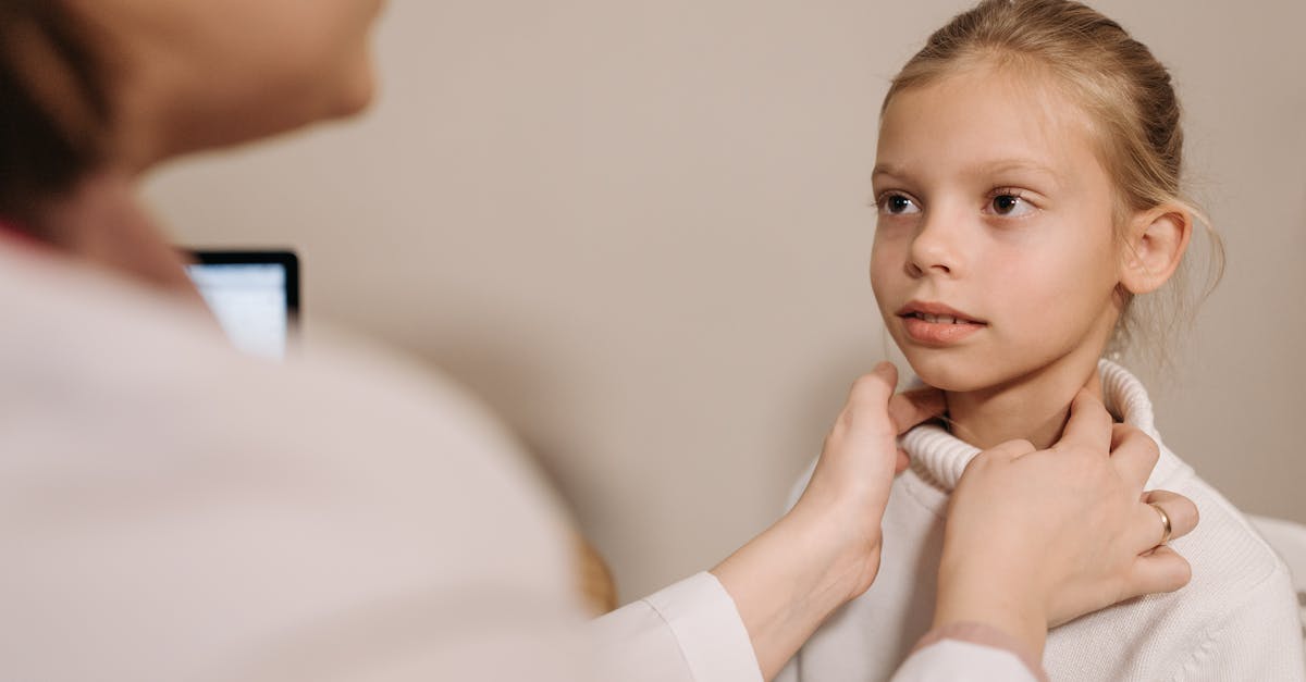 découvrez l'œsophagite à éosinophiles, une inflammation chronique de l'œsophage causée par une accumulation anormale d'éosinophiles, ses symptômes, diagnostic et options de traitement.