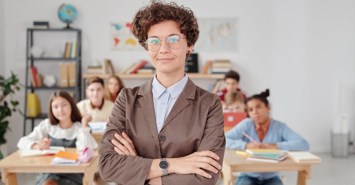 découvrez l'importance du rôle humain dans l'éducation et comment les interactions personnelles influencent l'apprentissage et le développement des élèves.