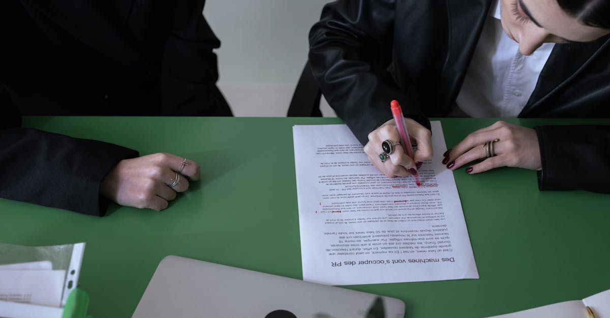 découvrez tout ce qu'il faut savoir sur le plagiat : définition, conséquences et moyens pour l'éviter efficacement.