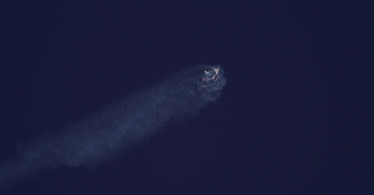 découvrez spacex, l'entreprise pionnière dans le domaine spatial, révolutionnant les voyages interstellaires avec ses fusées réutilisables et ses innovations technologiques.